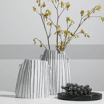 Модерна ваза за цветя, изделия от смола, декорация за всекидневната, жардиньерки в черно-бяла ивица, украсата на дома на работния плот